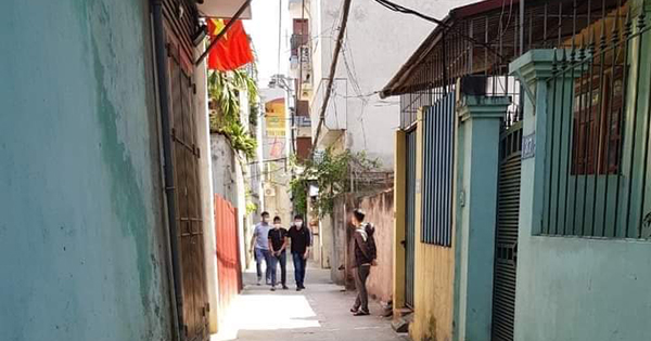 Hà Nội: Đang ngủ trong phòng, nữ sinh bị cướp kề dao vào cổ, 'xin' mật khẩu điện thoại