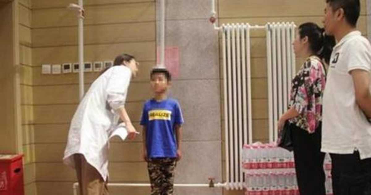 Bé trai 7 tuổi thấp còi, chậm lớn, bác sĩ nhắc nhở làm 2 điều này có thể cải thiện ngay