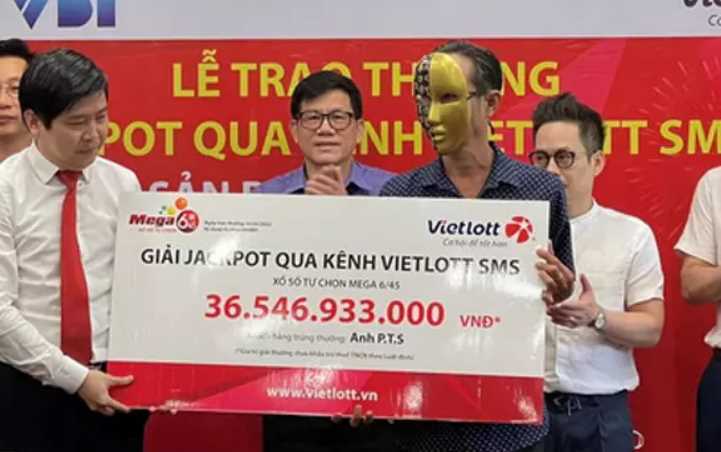 Trong lúc chờ đón con, bố mua Vietlott dè đâu trúng hơn 36 tỷ
