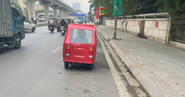Xuất hiện mẫu ô tô bé xíu chạy trên đường ở Hà Nội, CĐM 'tròn mắt' ngạc nhiên
