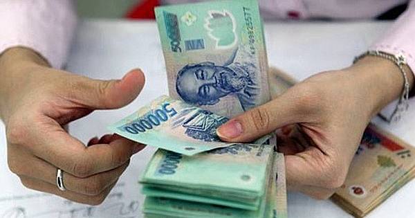 NÓNG: Đề xuất tăng lương tối thiểu vùng 6% từ ngày 1-7-2022
