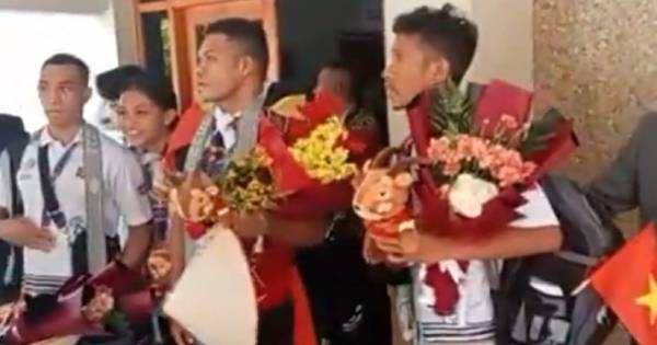 Khung cảnh đón vận động viên thi Sea Games về nước ở Timor Leste 'gây sốt' dân mạng Việt Nam