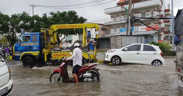 Đường ngập nước và những LƯU Ý VÀNG KHI LÁI Ô TÔ, XE MÁY  tránh gặp nguy hiểm