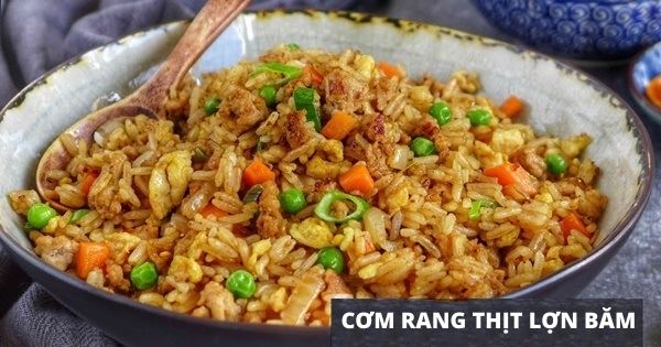 Cho thịt xay vào cơm, có ngay bát cơm rang ‘bao ngon’ mà nhanh gọn cho ngày bận rộn