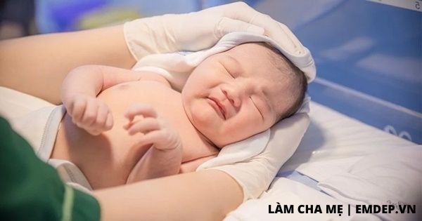 Tại sao trẻ sơ sinh mới lọt lòng lại xấu xí như vậy, cha mẹ có biết?