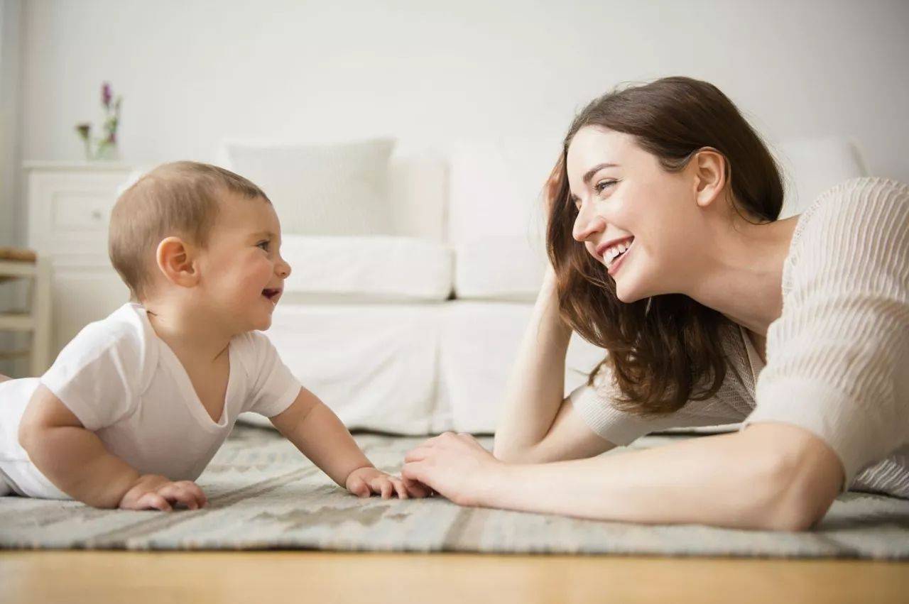 Trẻ dưới 1 tuổi có loạt hoạt động tưởng là 'tật xấu' nhưng thực tế lại là dấu hiệu của trí thông minh cao
