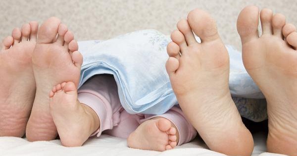 'Chuyện ấy' sau khi sinh con: Làm gì để thắp lại 'lửa yêu' mà không hại sức khỏe