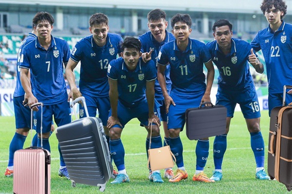 Cư dân mạng Việt Nam 'chế ảnh' U23 Thái Lan về nước sau khi thua U23 Hàn Quốc