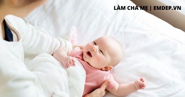 Trẻ sơ sinh có phản ứng này khi nằm và ngủ, bố mẹ đừng lo, chứng tỏ não của bé đang phát triển tốt