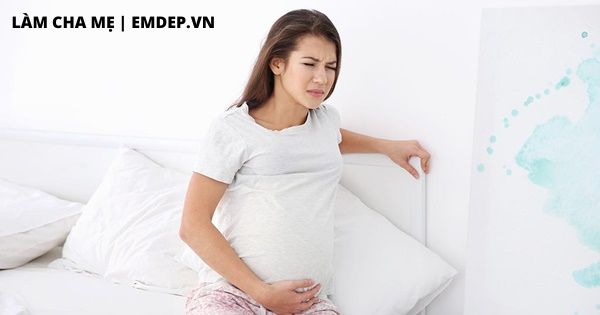 Bị vỡ ối đột ngột trong tam cá nguyệt thứ 3, mẹ bầu phải làm được 2 việc trong 20 giây đầu tiên để giữ an toàn cho mình và thai nhi