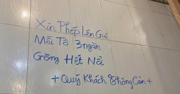 Chi phí thực phẩm tăng, nhà hàng 'gồng hết nỗi' đành viết lời tăng giá trên tường dễ thương đến nỗi khách chẳng nỡ lòng nào kêu ca, phàn nàn