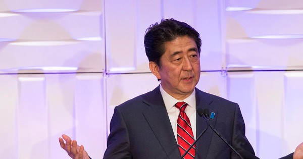 Cựu thủ tướng Nhật Shinzo Abe 'bị bắn vào ngực'

