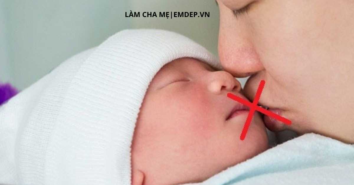 Bé trai 2 tuổi bị người nhà hôn gây viêm màng não, bác sĩ cho biết 3 kiểu người chớ nên hôn trẻ