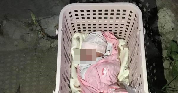 Xót xa em bé vừa mới sinh một ngày đã bị bỏ rơi trong chiếc làn nhựa