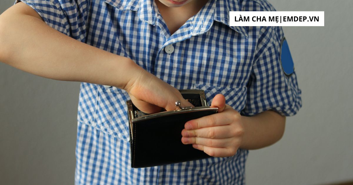 Con trai lấy tiền của bố, cách cư xử của người mẹ được cô giáo khen ngợi