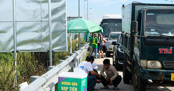 Thu phí tự động không dừng: Đi 13km nhưng tiền tài khoản phải đủ 131km

