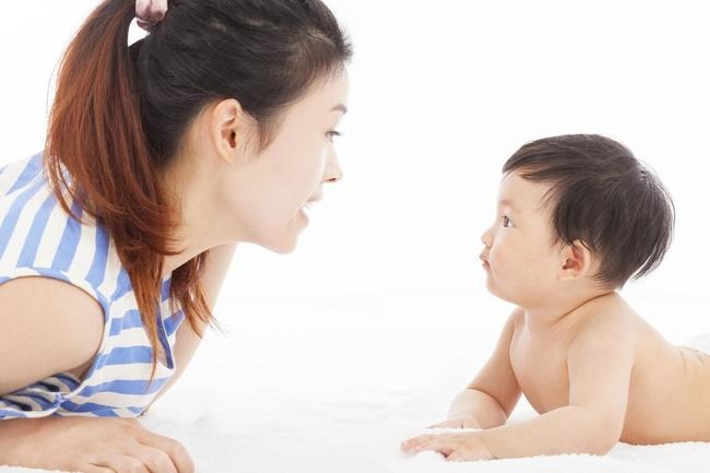 Cha mẹ thực hiện tốt 4 điểm giúp con nói sớm và thông minh hơn