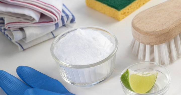 Đừng dùng nước rửa chén để làm sạch hộp nhựa bám mỡ, thêm 1 nhúm muối là sạch bong kin kít