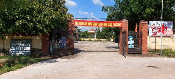 Đang kiểm tra đoàn lãnh đạo xã rời nhiệm sở đi du lịch Phú Quốc
