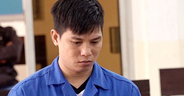 Ngăn cản em đuổi chém mẹ, anh trai bị đâm tử vong

