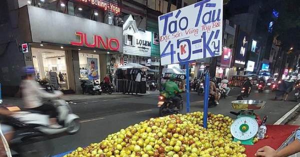 Quảng cáo bán táo 'gây lú' cho khách, tưởng 35.000 đồng/kg lại gần mới 'giận tím người'