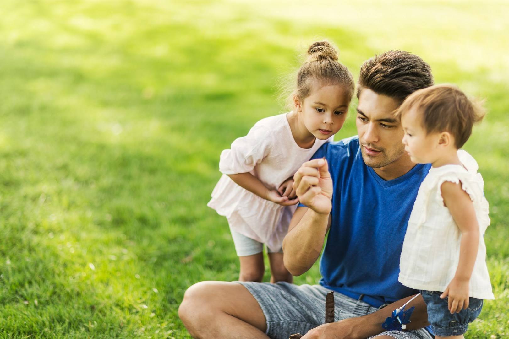 Bố làm tốt hơn mẹ trong 3 việc nuôi dạy con này, phụ nữ nên biết để  không 'nhúng tay' vào
