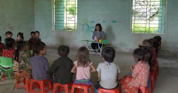 Thương lắm 67 em học sinh trong lớp học tạm ở xã biên giới và câu nói xót lòng của giáo viên 'gieo chữ' 7 năm