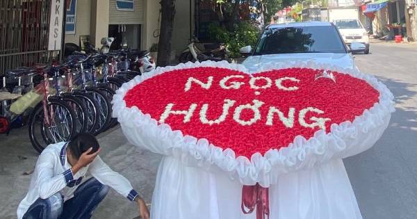 Ngày 20/10: Xôn xao anh chàng chuẩn bị bó hoa 'siêu to, khổng lồ' tặng cô gái Ngọc Hương, cái kết mới thật 'bẽ bàng' làm sao