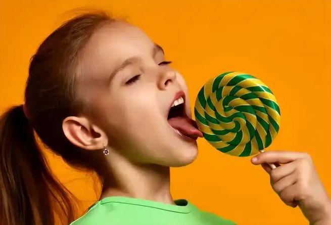 Khác biệt bất ngờ giữa trẻ được phép ăn kẹo và không được ăn kẹo khi lớn lên

