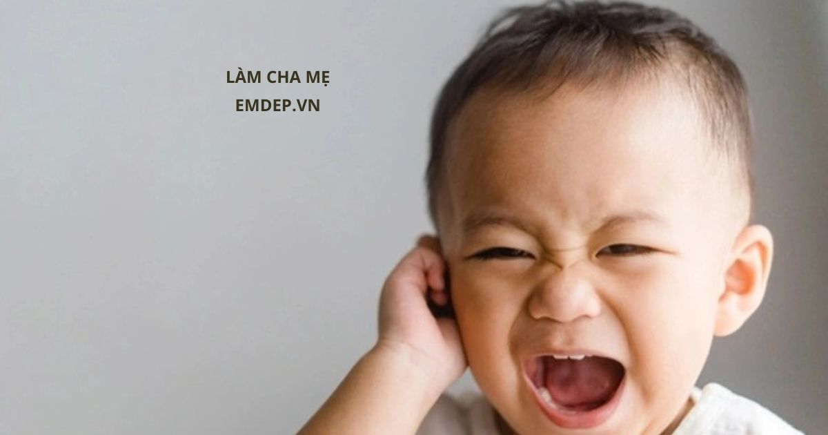 Tai bé 7 tháng tuổi không ngừng chảy dịch, lời bác sĩ nói ra khiến người mẹ bật khóc