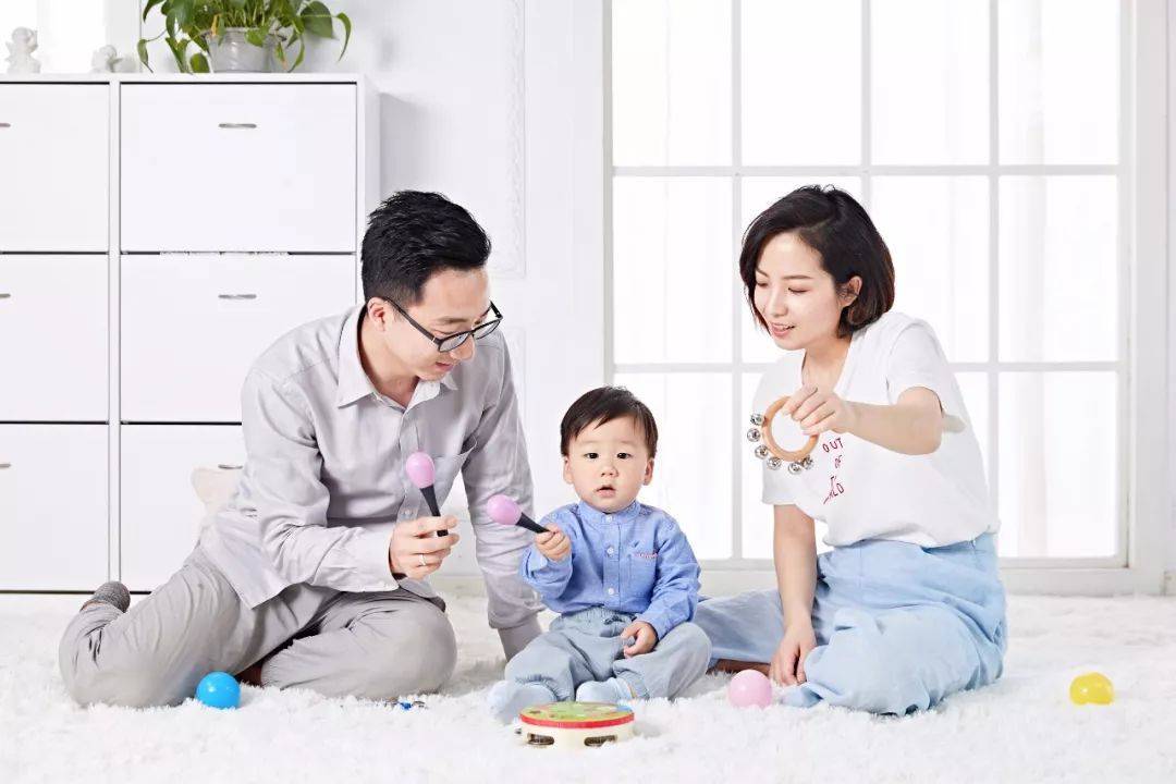 4 việc cha mẹ cùng con làm, chỉ chơi mà con học được nhiều hơn đi học