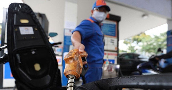 Giá xăng dầu giảm 'sốc' từ 15h chiều nay, xuống mức thấp nhất trong năm

