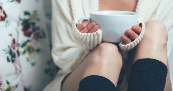 Chân tay lạnh có thể là dấu hiệu bệnh nguy hiểm, 4 việc cần làm để giữ ấm chân tay mùa đông