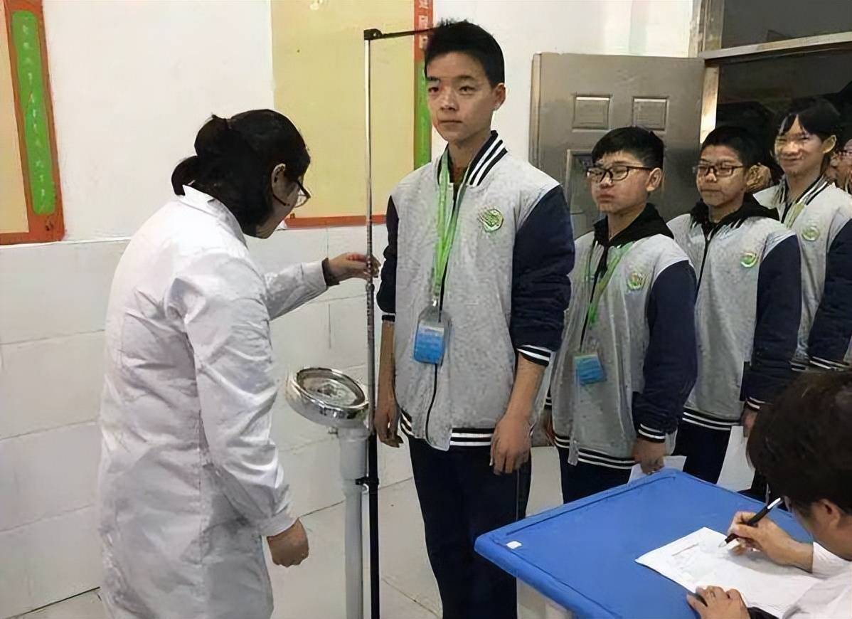Con trai 14 tuổi đã cao 1m8, bố là chuyên gia dinh dưỡng bật mí 2 món ăn màu vàng tốt cho con phát triển chiều cao trong mùa đông

