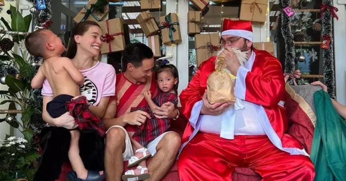 Leon và Lisa nhà Hà Hồ - Kim Lý biểu cảm khiến dân tình cười ngất khi gặp ông già Noel
