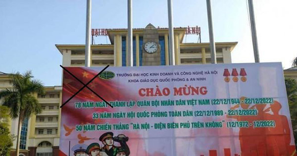 In pano có phông nền cờ Trung Quốc: 2 cán bộ trường ĐH Kinh doanh và Công nghệ Hà Nội bị đình chỉ công tác

