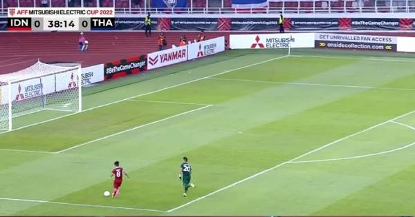 Bi hài tình huống bỏ lỡ khó tin ở AFF Cup, triệu fan lắc đầu ngao ngán