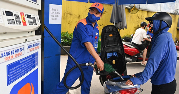 Giá xăng bật tăng 1.100 đồng/lít ngay trong ngày đầu năm mới


