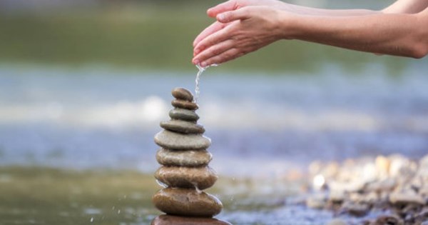11 phẩm chất của nước mà con người nên học hỏi: Gặp chướng ngại vẫn tiến về phía trước, càng có nội hàm càng tĩnh lặng