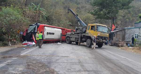 Vụ xe khách tông nhiều xe máy, 21 người thương vong: Xe khách hết hạn đăng kiểm

