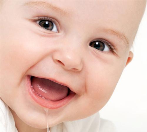 Dấu hiệu mọc răng ở trẻ phụ huynh nào cũng cần phải biết