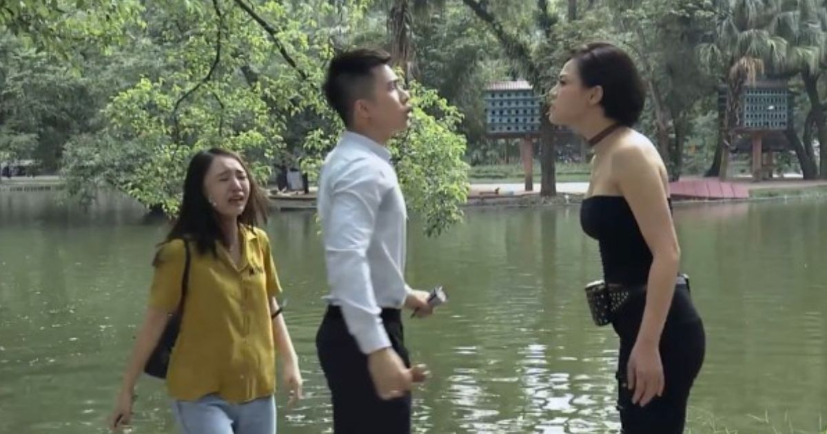 Cô nàng 'tóm gọn' người yêu 'bắt cá hai tay' nhờ chiếc mũ bảo hiểm, dân mạng gật gù thán phục
