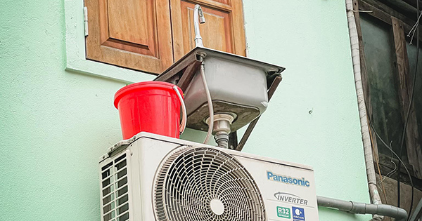 "Chiếc bồn rửa mặt triệu view" gắn trên cục điều hòa ở Hà Nội gây bão MXH, chủ nhân tiết lộ bất ngờ

