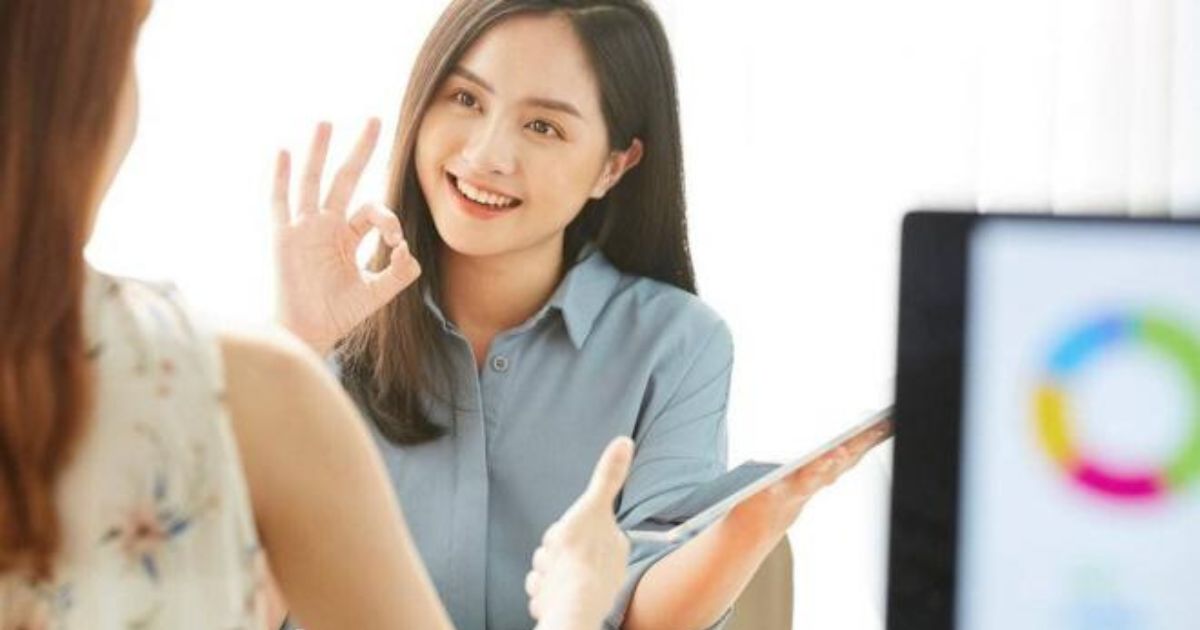 Khi ai đó hỏi chuyện lương tháng, người có EQ cao sẽ trả lời thế nào?