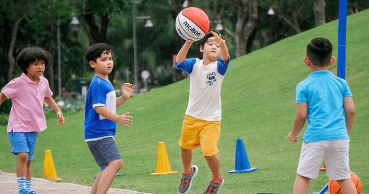 Bé thích vận động và bé không bao giờ vận động, lớn lên sẽ có khác biệt đáng chú ý