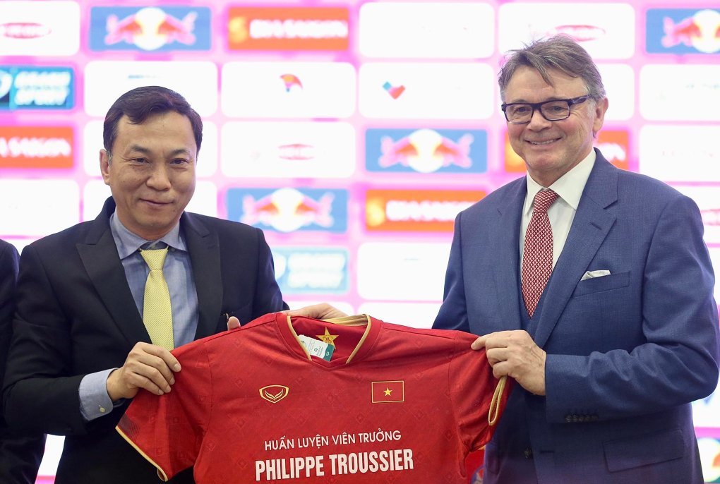 HLV Troussier nói gì trong ngày ra mắt đội tuyển Việt Nam?
