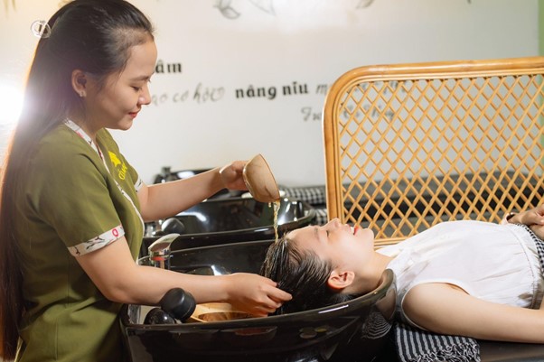 Cỏ May Natural Hair Care – Từ ‘suối tóc mây’ của mẹ đến chuỗi spa gội đầu thảo dược đầu tiên tại Sài Gòn

