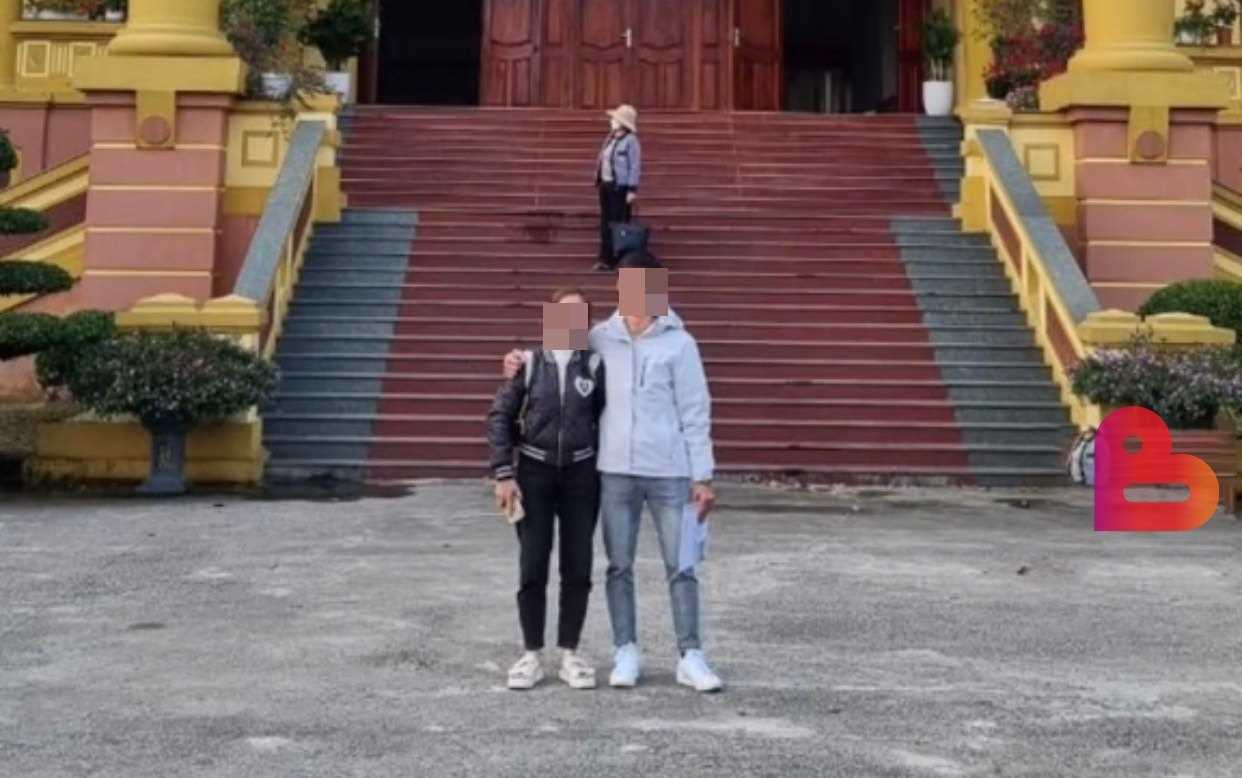Bức ảnh nhận 'bão like' trên MXH hôm nay: Cặp đôi bước ra khỏi tòa án sau khi ly hôn còn làm một điều hiếm thấy, CĐM vỗ tay khen "tất cả vì con" là đúng nhất