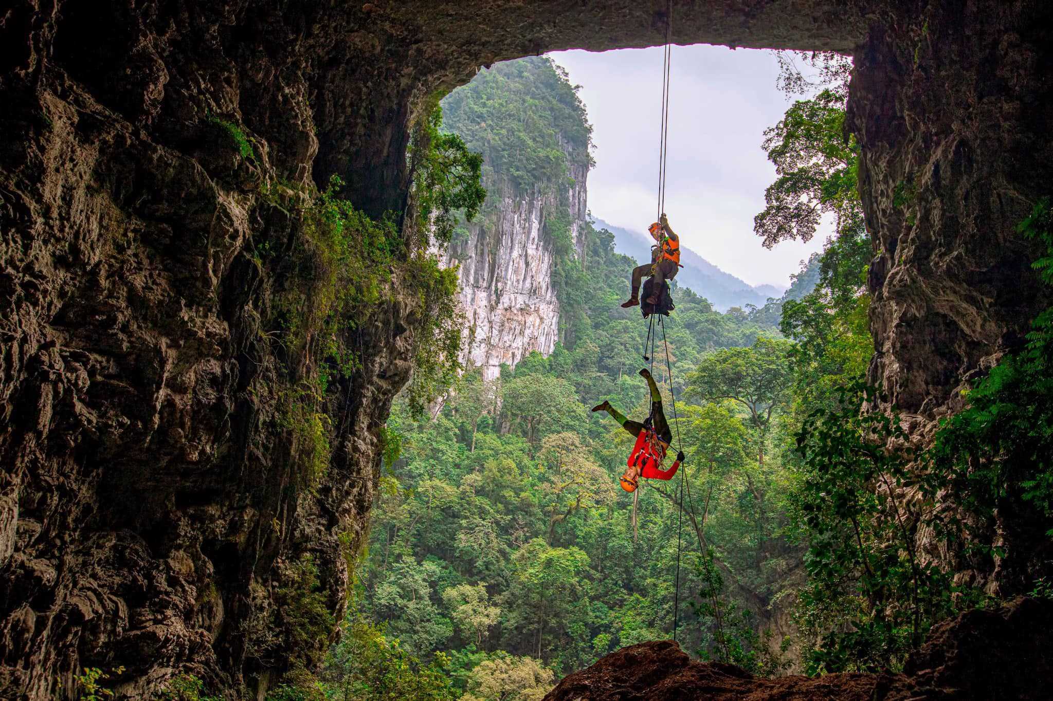 Ngỡ ngàng "tiên cảnh" ở hố sụt sâu nhất thế giới tại Việt Nam, mất hàng triệu năm tạo hóa mới có thể hình thành