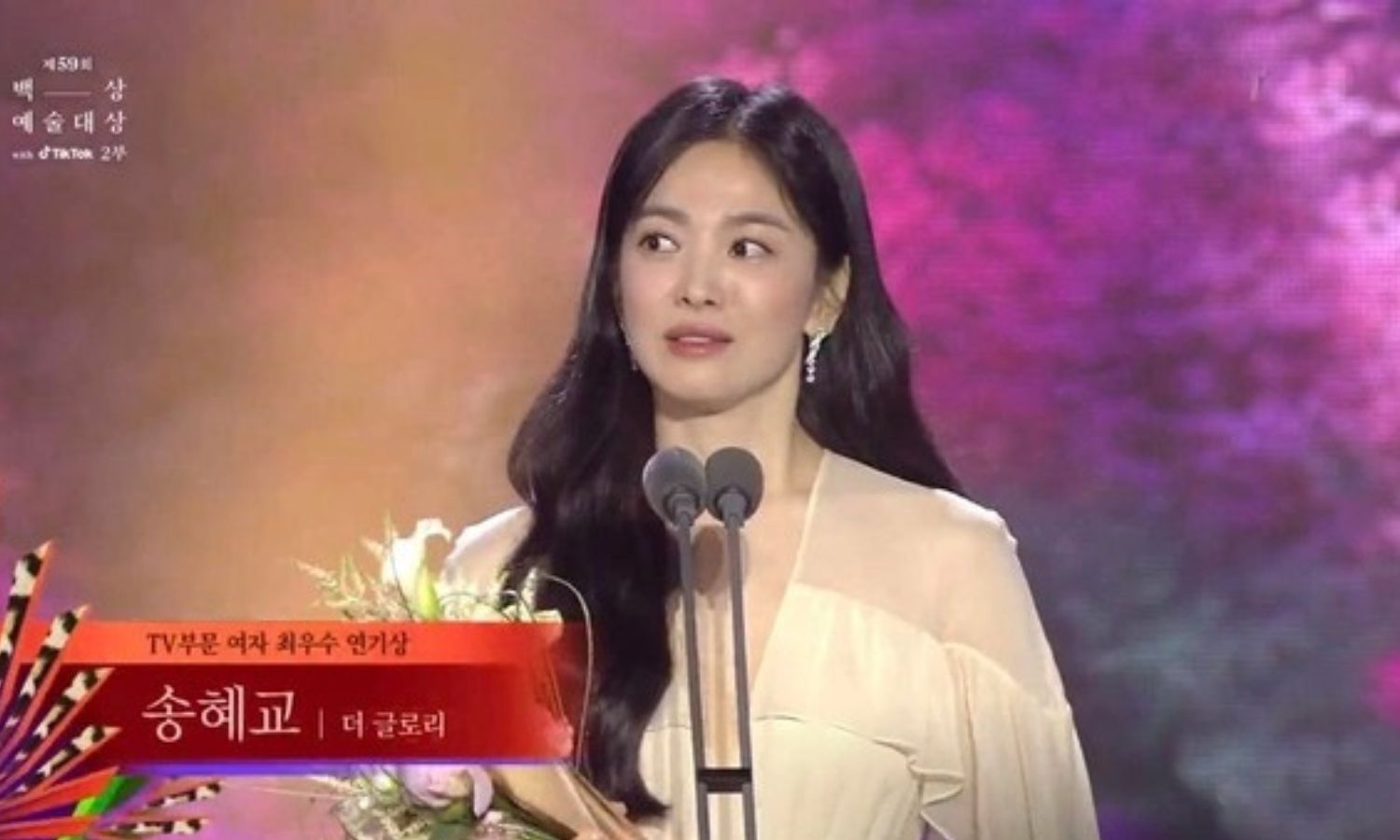 Baeksang 2023: Dàn sao hội tụ, Song Hye Kyo đẹp như nàng thơ, thắng giải Nữ diễn viên chính xuất sắc nhất